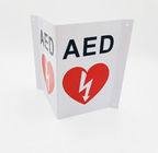 Trójkątny biały ścienny znak AED, plastikowy znak pierwszej pomocy w kształcie litery V.
